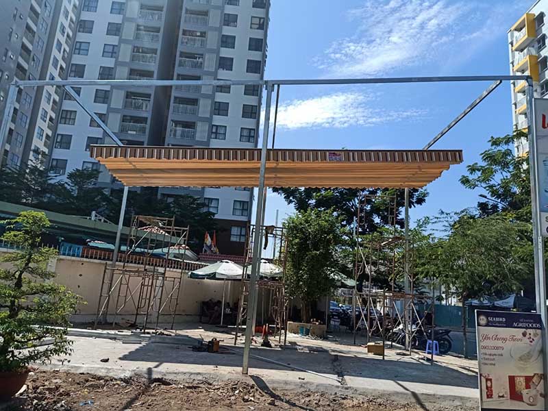 Mái che di động được lắp gần vỉa hề nơi không được phép lắp mái che cố định