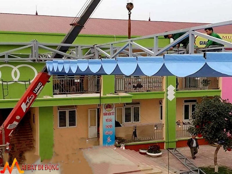 đứa bạt lên bằng cần cẩu