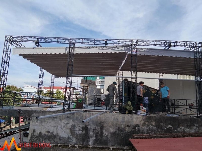 mái kéo che nắng mưa sân thượng