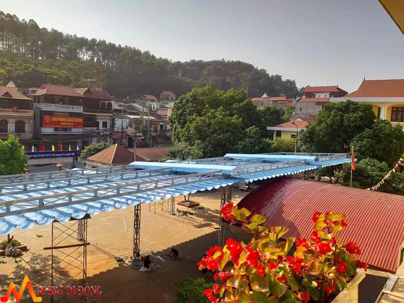 bạt kéo ra kéo vào cho trường học