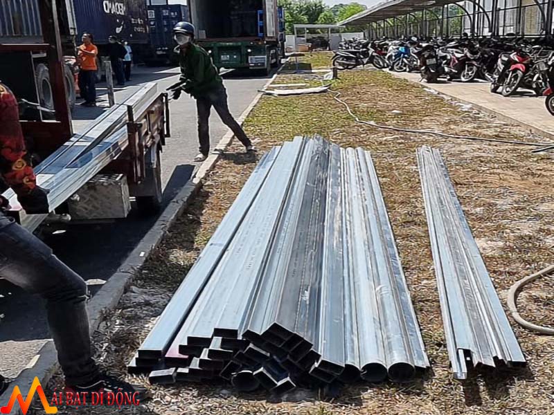 Tập kết sắt thi công mái che KCN