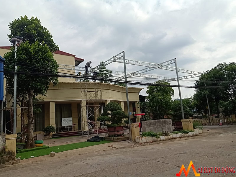 Khung sắt mái che di động